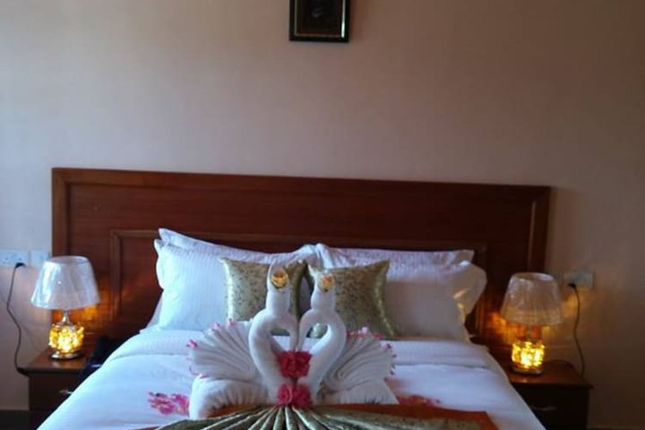 Room 4 of 17