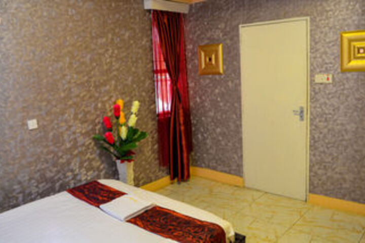 Room 6 of 27