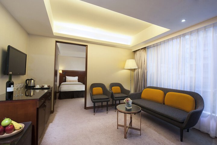 Room 6 of 33