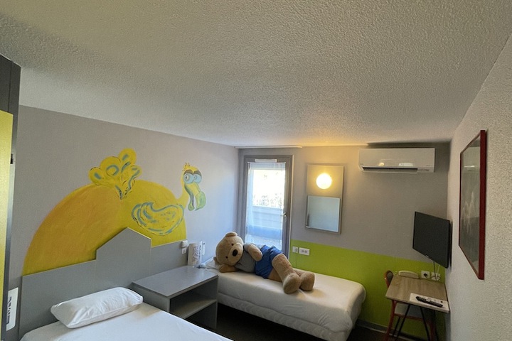 Room 42 of 73
