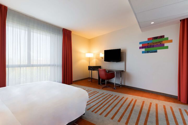 Room 8 of 25