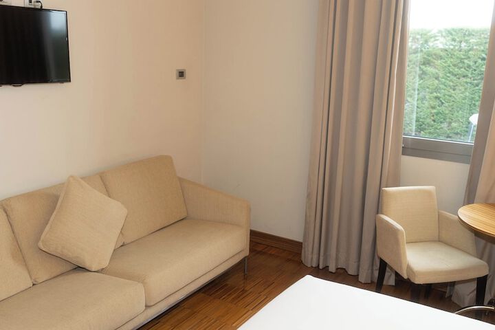 Room 27 of 132