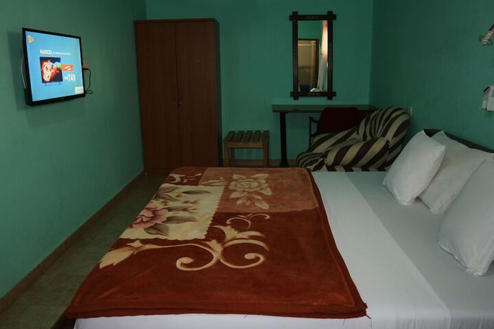 Room 8 of 37