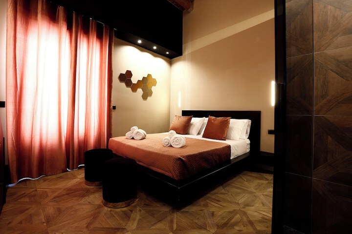Room 5 of 183