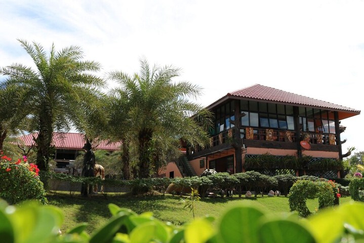 Hotel Exterior 52 of 107