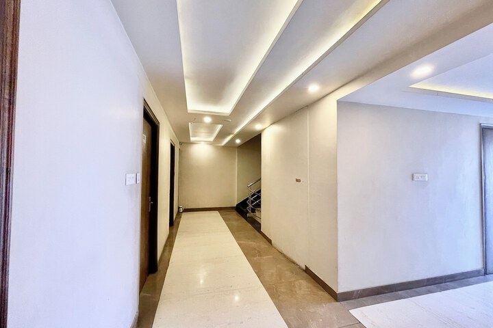 Ballroom/Hall 35 of 41
