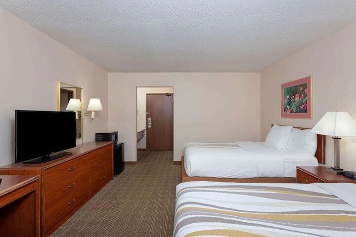 Standard Room, King or Two Doubles (3 of 3)