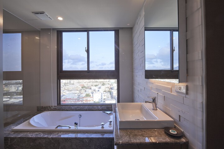 Room 73 of 120