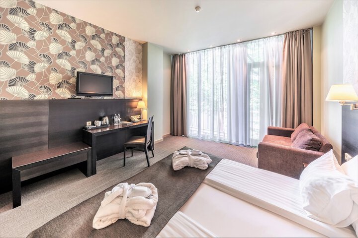 Room 4 of 52