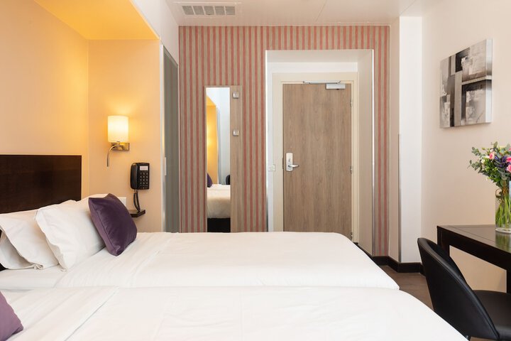 Room 20 of 106