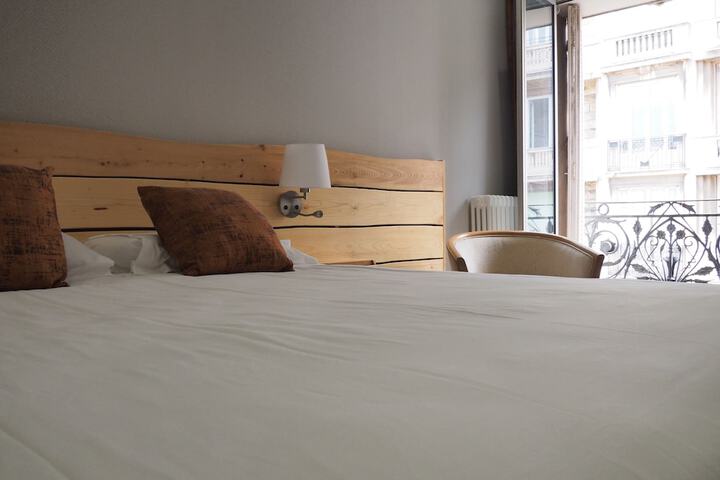 Room 52 of 100