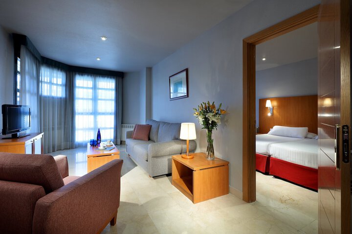 Room 15 of 33