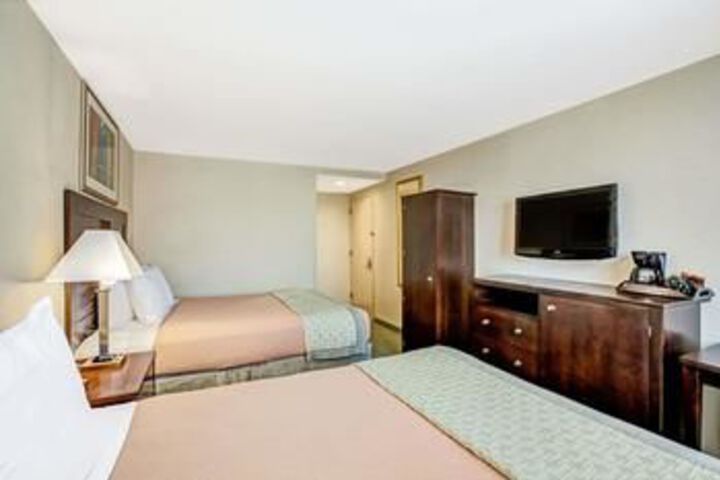 Hotel Suite Photo