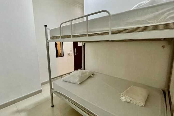 Room 6 of 9
