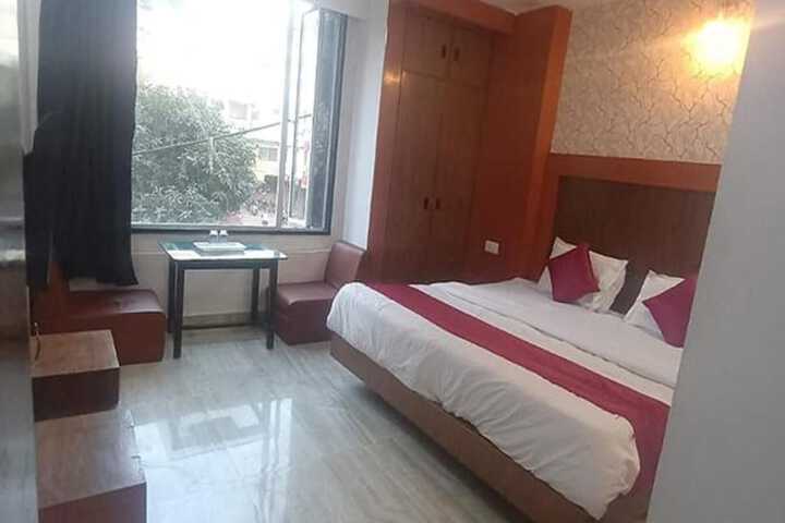 Room 4 of 13
