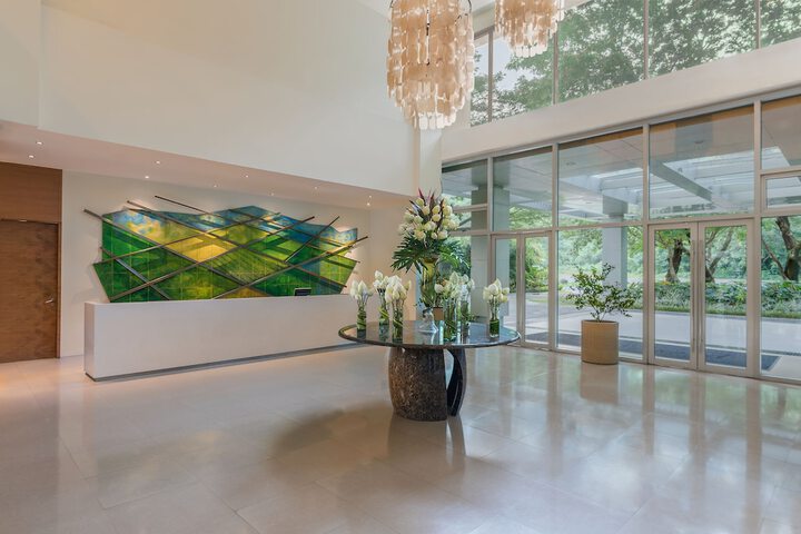 Entrance & Lobby