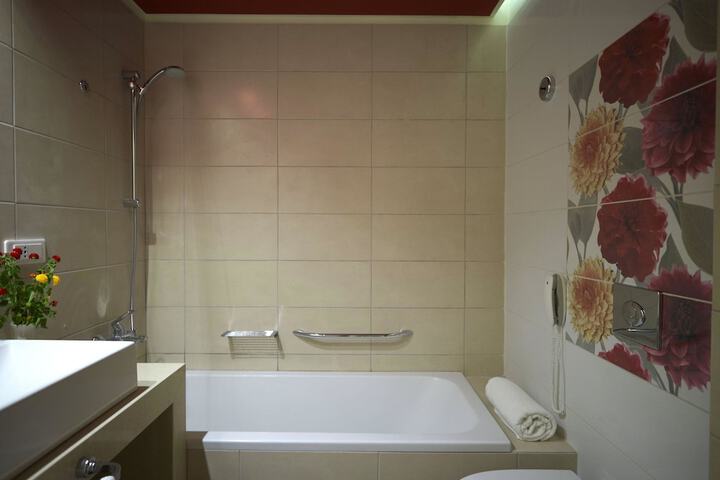 Room 44 of 183