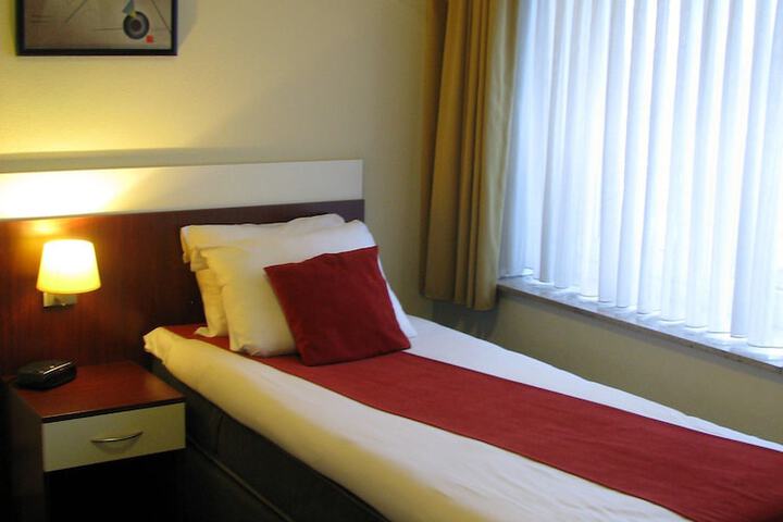 Room 2 of 72
