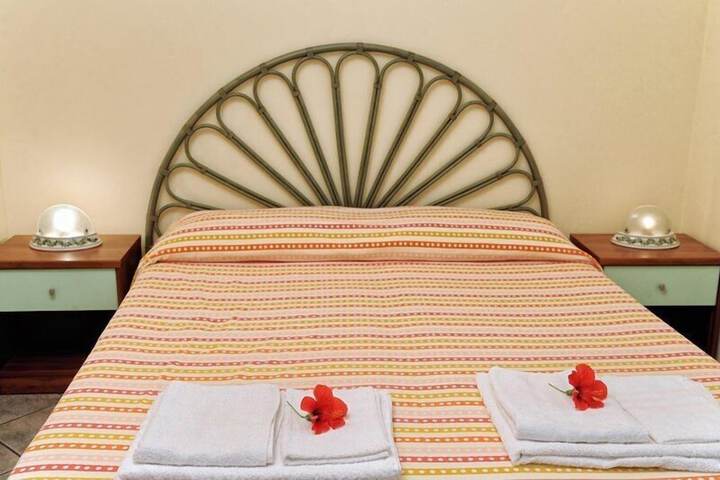 Room 3 of 48