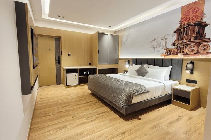 Room 4 of 27