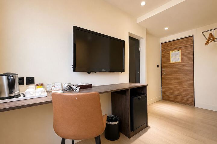 Room 100 of 160