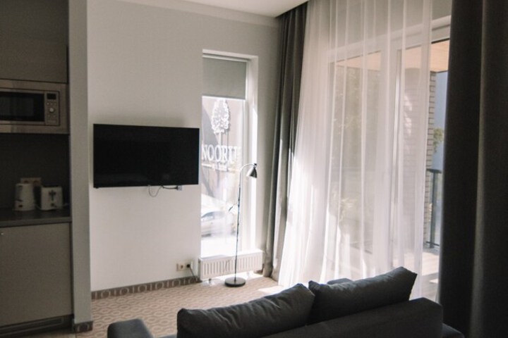 Room 13 of 36