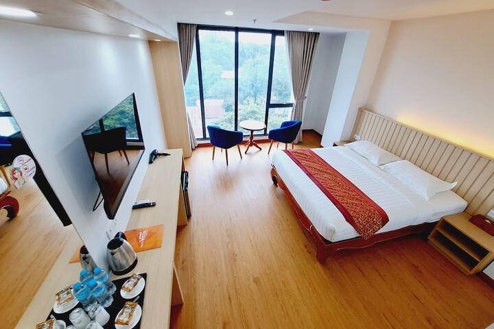 Room 6 of 11