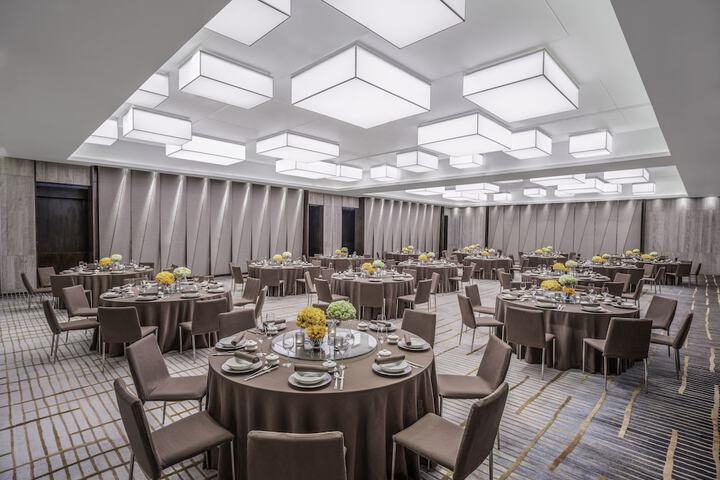 Ballroom/Hall 81 of 121