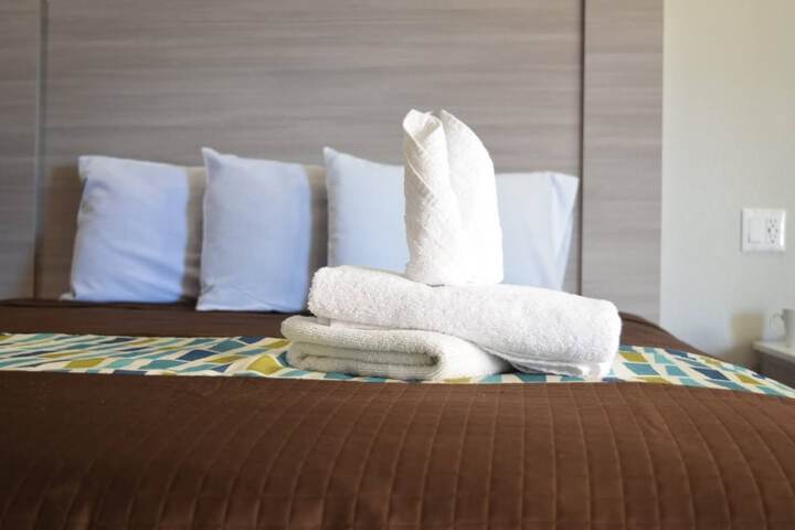 Comfort Room 1 King Bed (7 of 24)