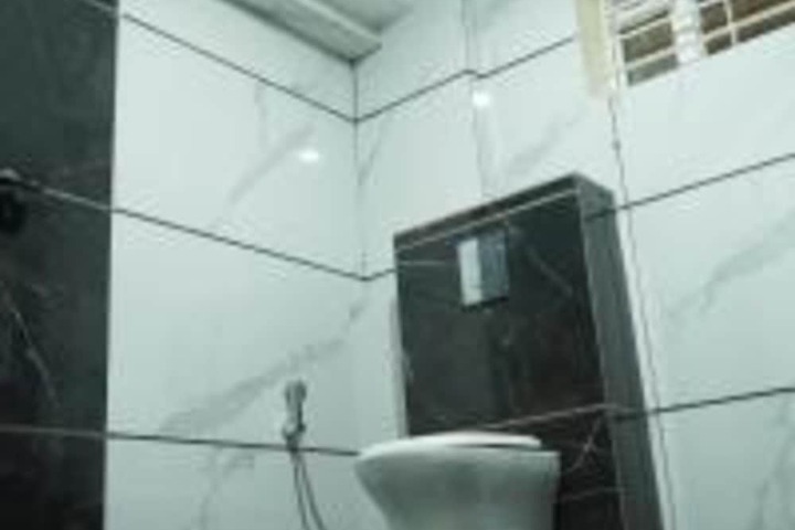 Room 12 of 16