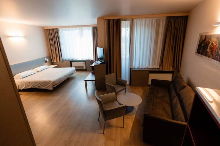 Room 12 of 70