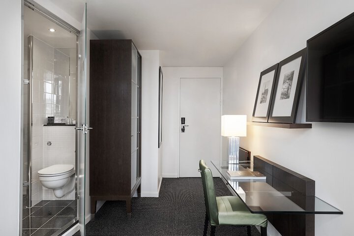 Room 27 of 86