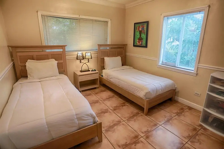Image of Spacious & Conveniently Located Miami Airport Home