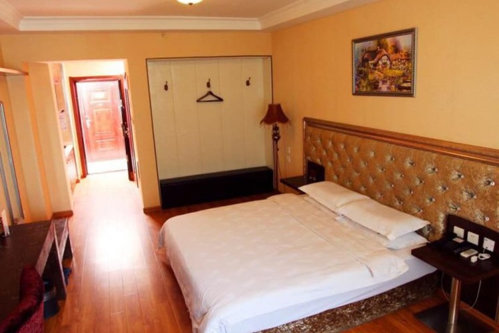 Room 12 of 25