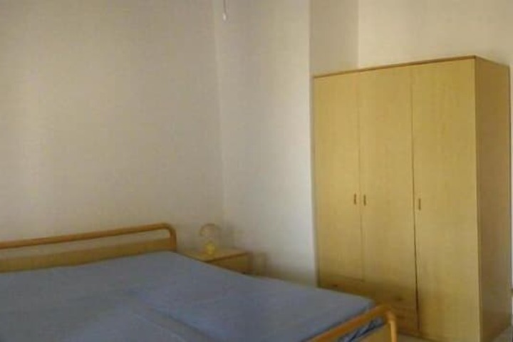 Room 13 of 68