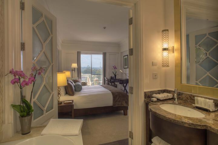 Room 10 of 208