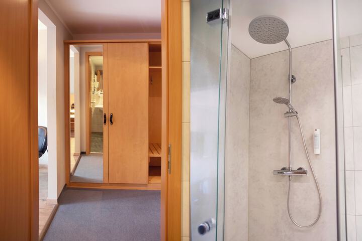Room 12 of 25