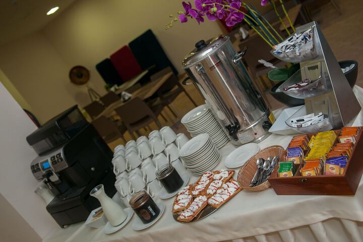 Breakfast/Coffee Service 38 of 50