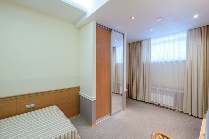 Room 11 of 29