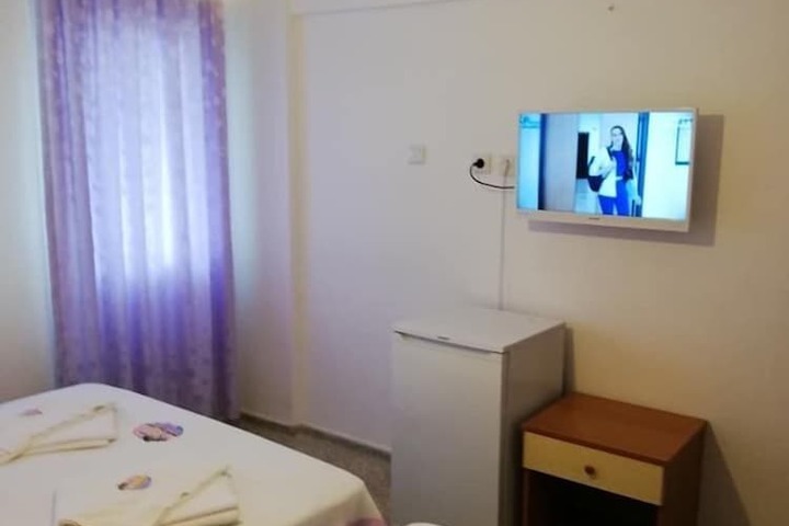 Room 11 of 28