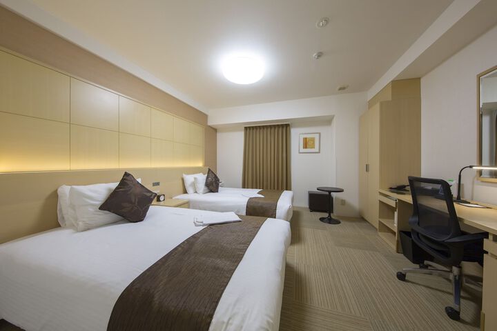 Room 14 of 32