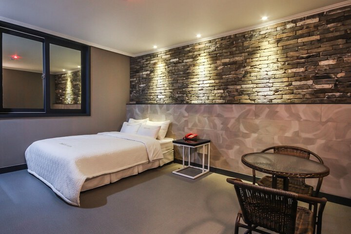 Room 28 of 118