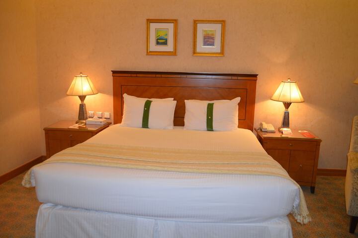 Room 12 of 48