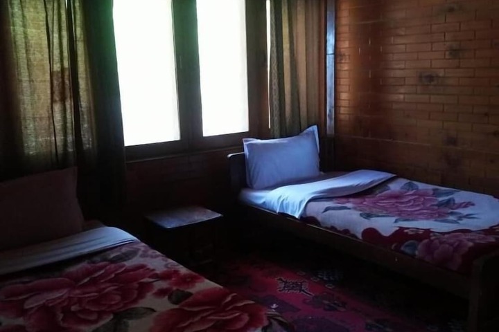 Room 2 of 10
