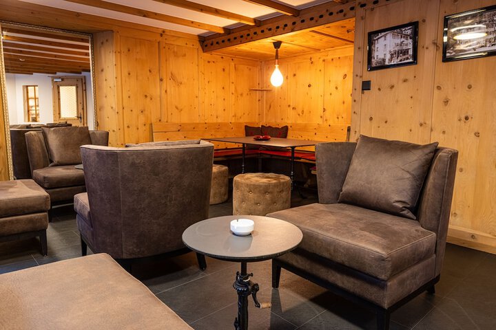Lounge 69 of 72
