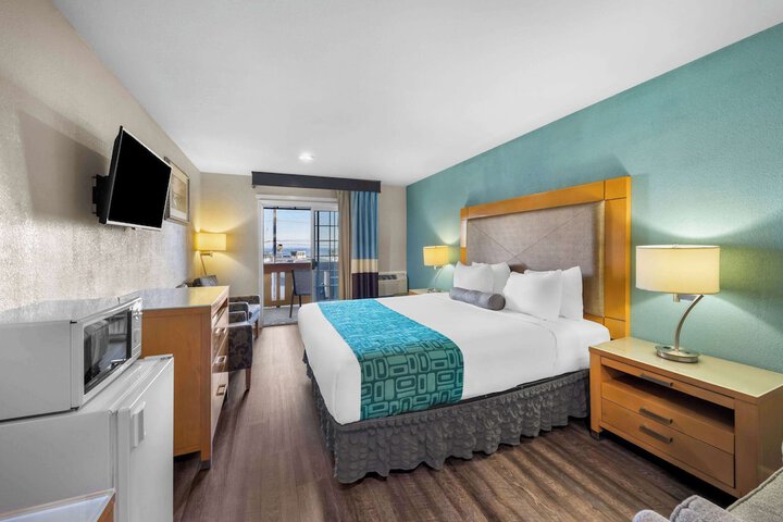 1 King Bed Accessible (7 of 12)