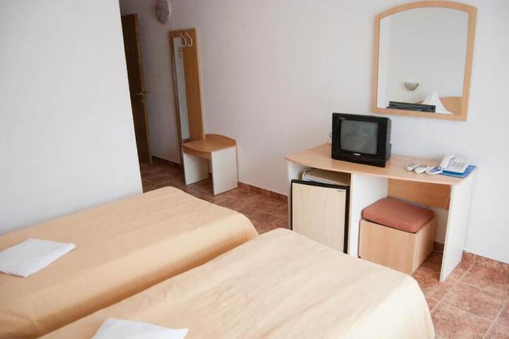 Room 10 of 29