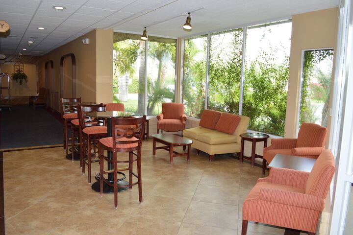 Lobby lounge