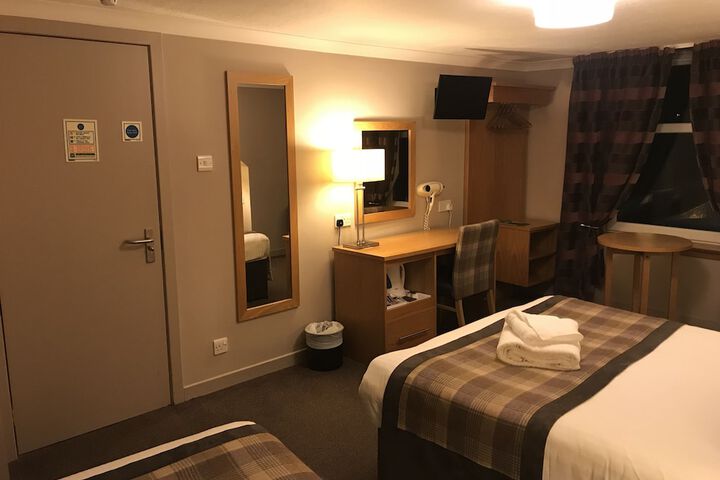 Room 10 of 38