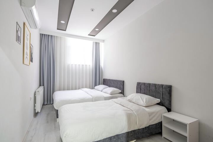 Room 107 of 293